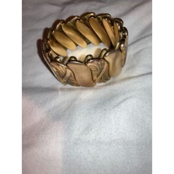 1940s Gold Expansion Bugbee and Niles Sweetheart Bracelet - Picture 3 of 15